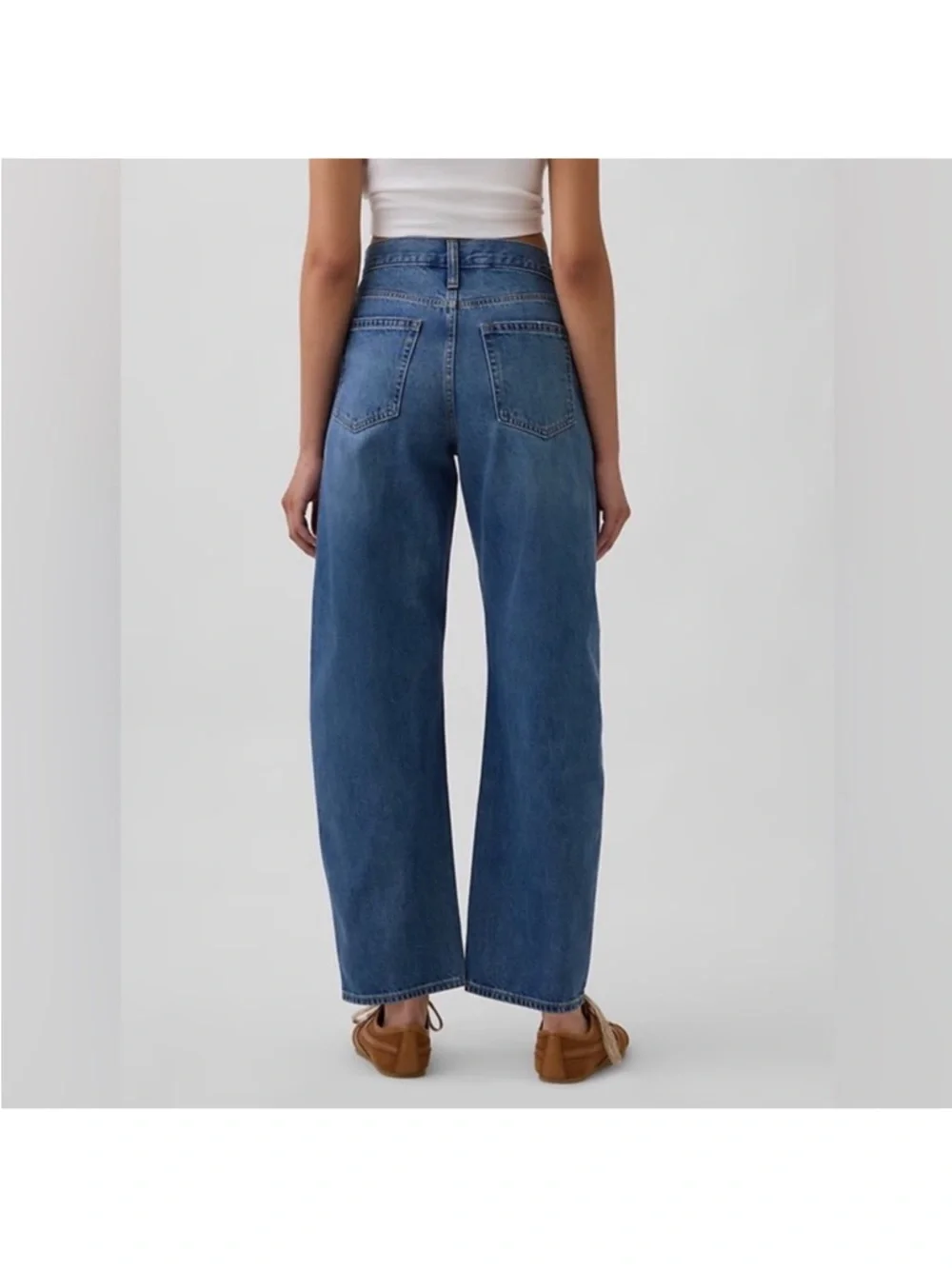 GAP High Rise Barrel Jean Medium Wash size 28s - Picture 2 of 10